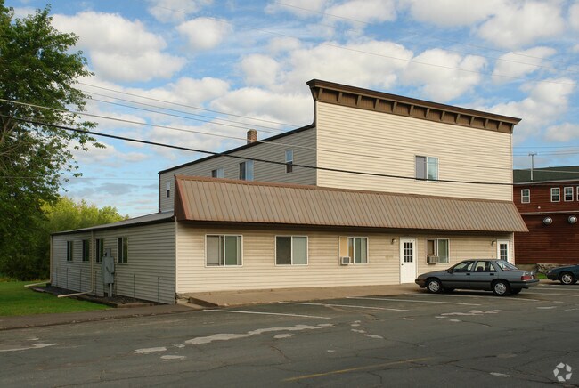 Building Photo - 30200 Redwing Ave