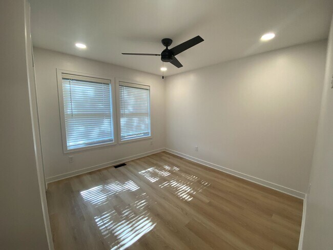 Building Photo - 1234-1236-1236 Summit St