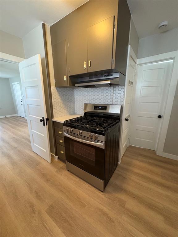 Building Photo - 4620 Bennett Ave