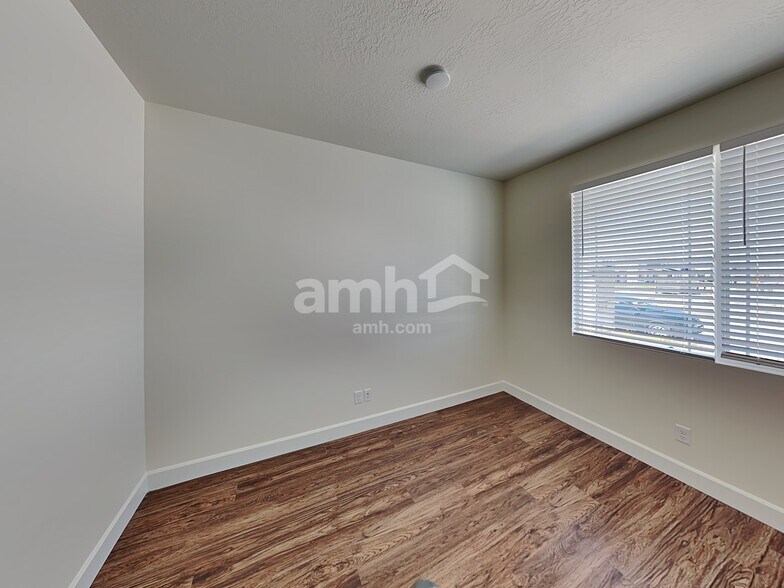 Building Photo - 3271 S 2580 W