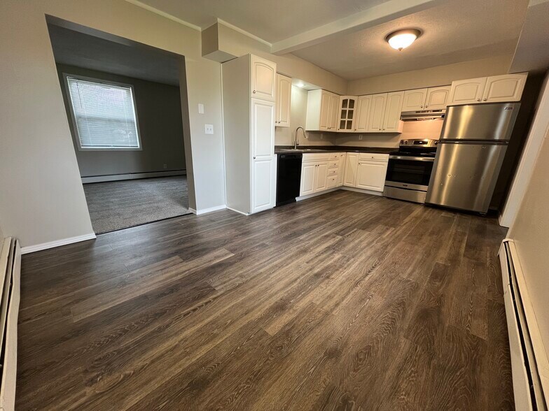 Building Photo - 1209 Rosewood Dr NE