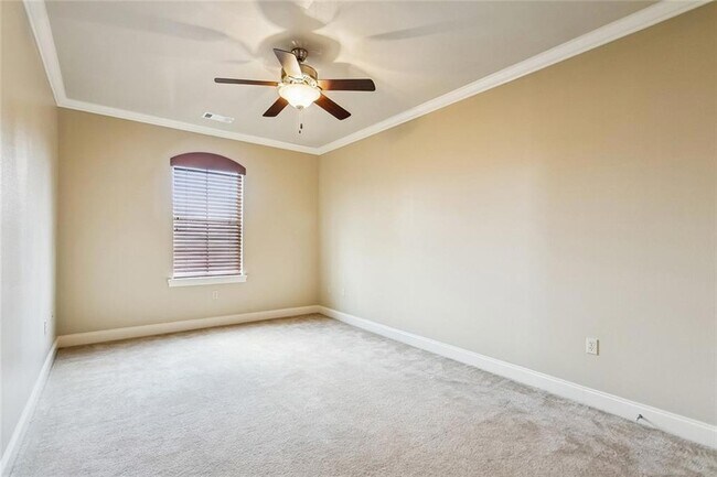Building Photo - 108 Valiant Ln