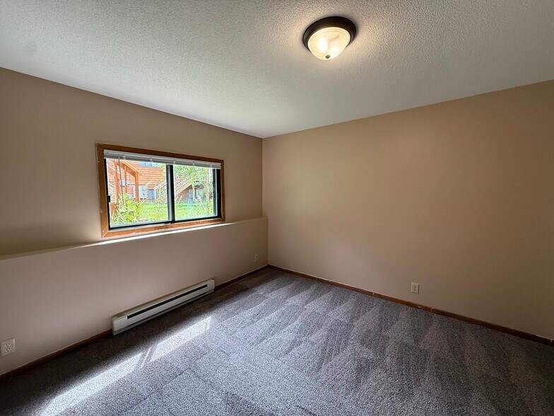 Building Photo - 624 Saxonwood Rd