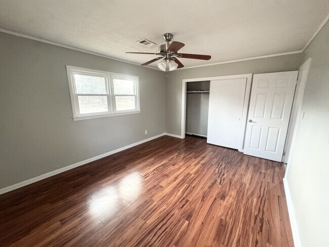 Building Photo - 2561 Allan Way