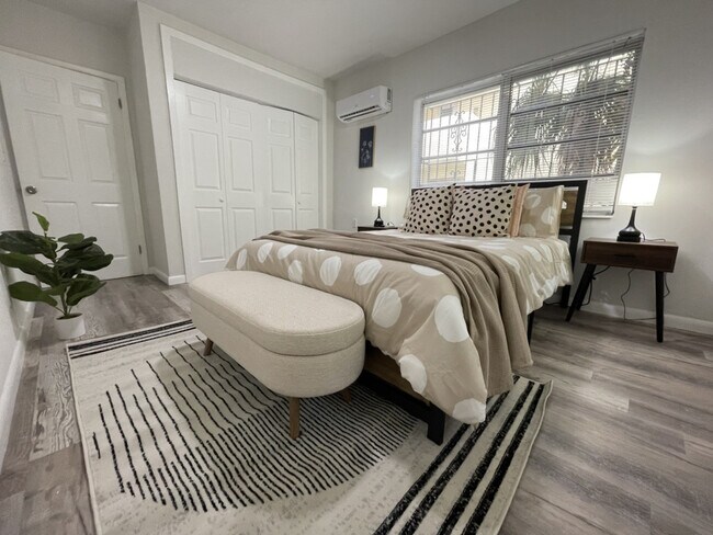 Building Photo - 2635 SW 24th Ave