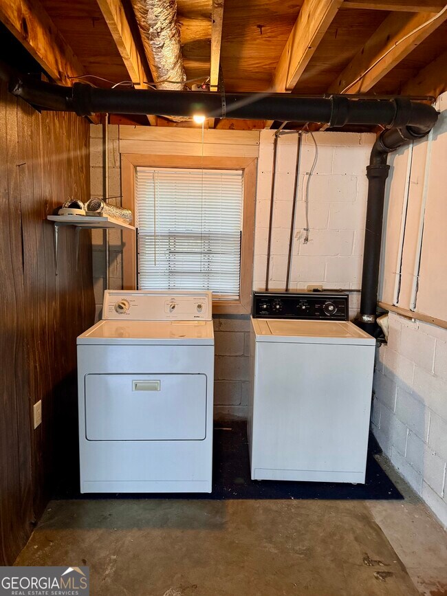 Building Photo - 3710 Creekview Cir