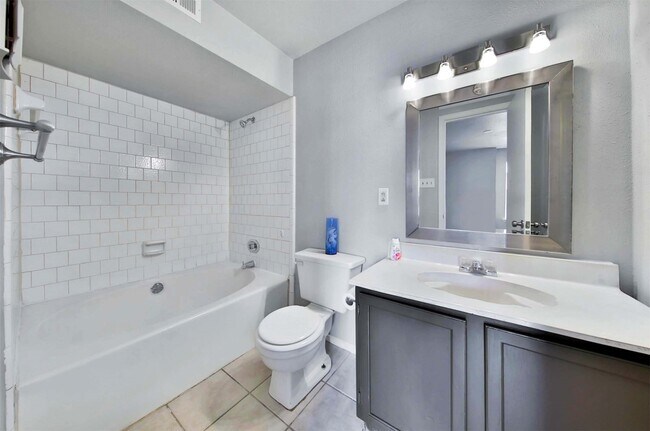 Building Photo - 10630 Westbrae Pkwy