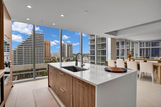 Building Photo - 151 N Seabreeze Blvd