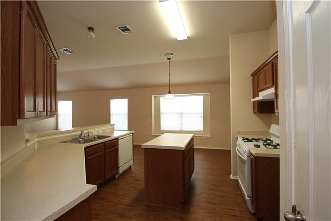 Building Photo - 1528 Haynie Bend