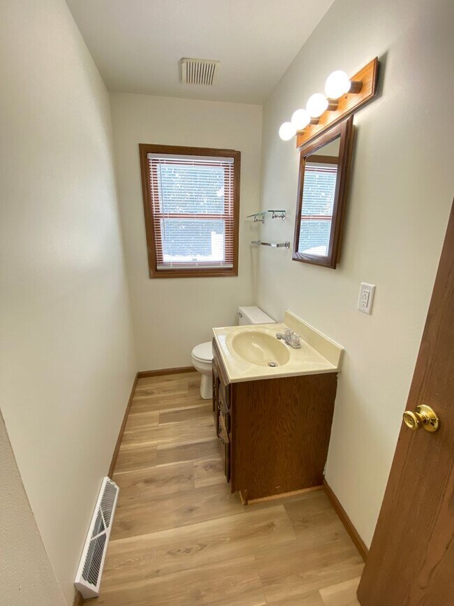 Building Photo - 1785/1787 Alexandra Court