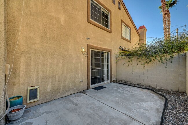 Building Photo - Stunning Summerlin Townhome!