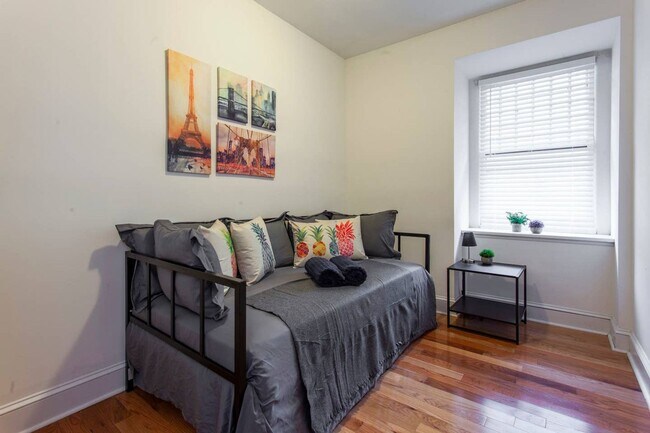 Building Photo - Beautiful and very spacious 3-bedroom unit...
