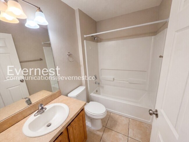 Building Photo - Limited Time Special Offer / 4 Bed/2 Bath Home with Garage / Pet-Friendly / Vouchers Accepted / A...