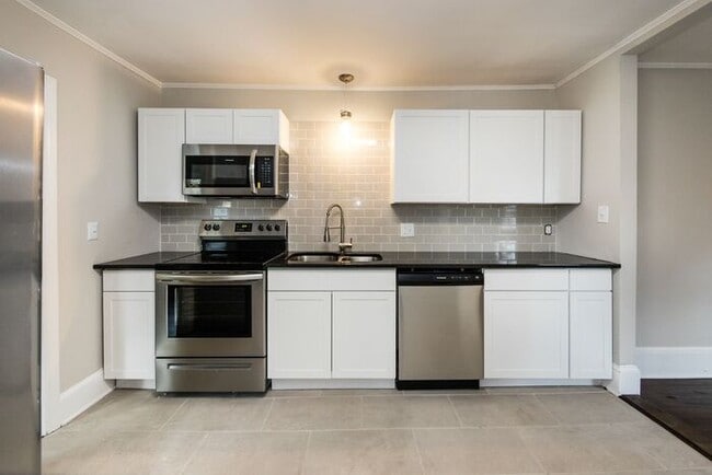 Building Photo - 1BD/1BA Duplex Home with Additional Flex R...