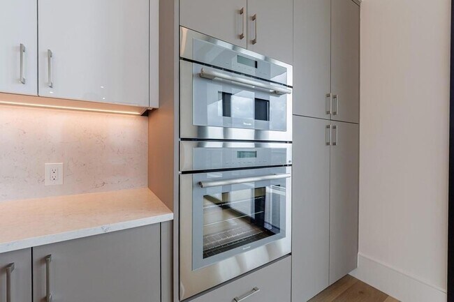 Building Photo - 2425 Peachtree Rd