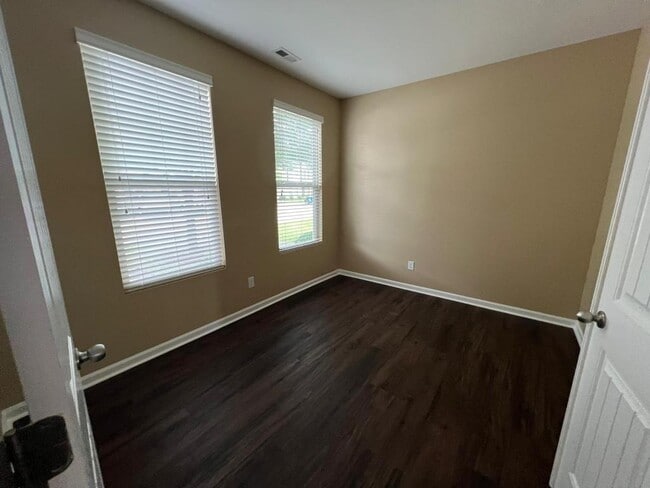 Building Photo - 4472 Middletown Dr