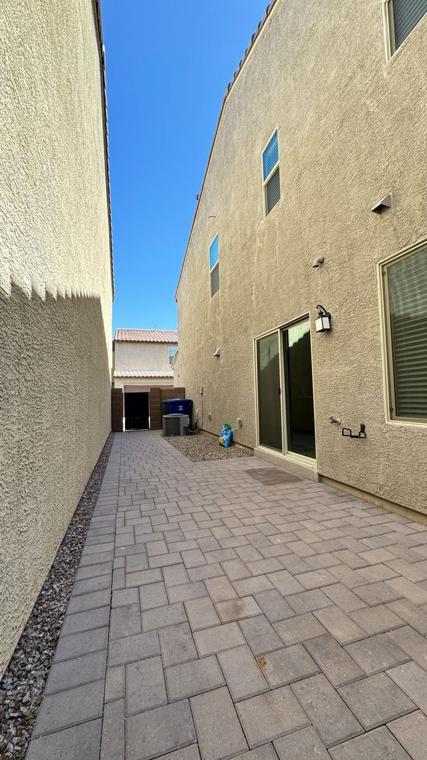 Building Photo - North Central (Mountain and Prince)  2 story, 3 bed, 2.5 bath home with 2 car garage!