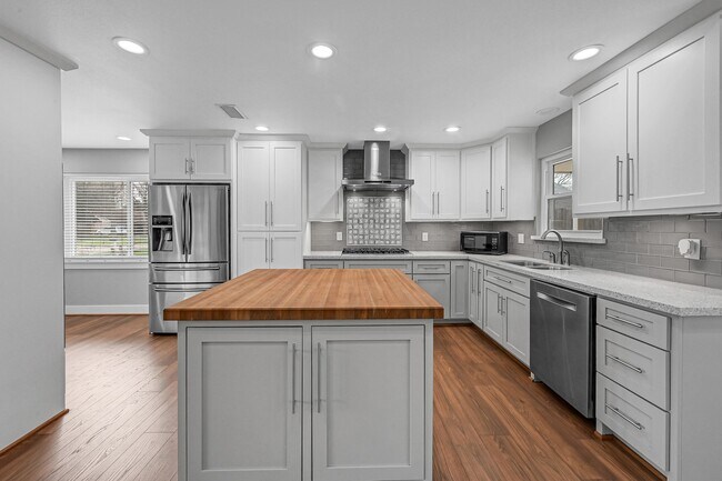 Building Photo - 4738 Whispering Falls Dr