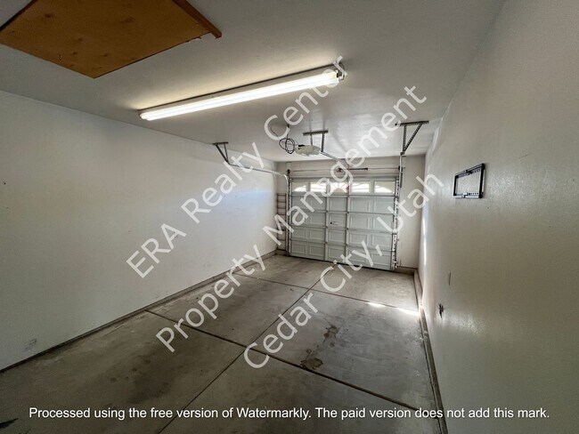 Building Photo - 159 E 820 S