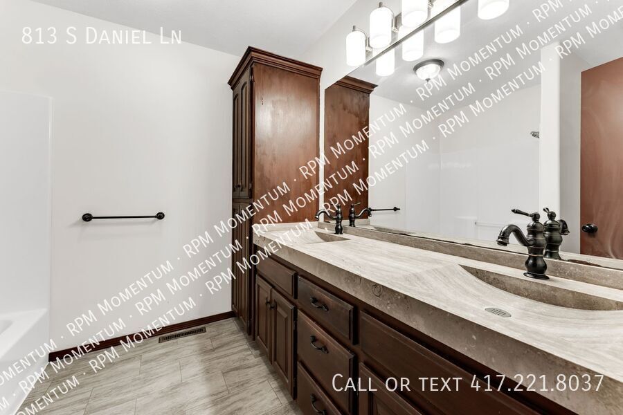Building Photo - 813 Daniel Ln