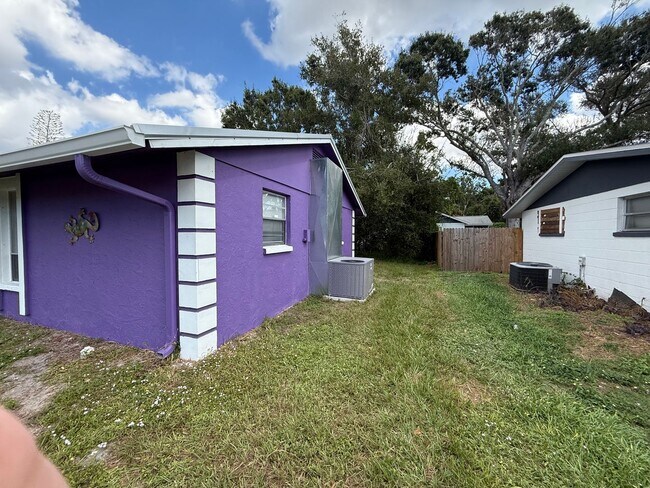 Building Photo - Charming 3-Bedroom, 2-Bath Home in the Hea...
