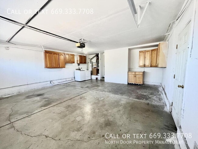 Building Photo - 3197 Bourgeois Way
