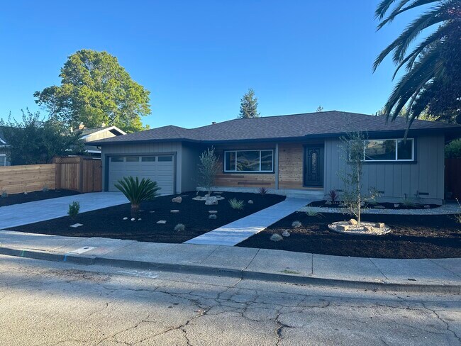 Building Photo - 2322 Parkwood Ct