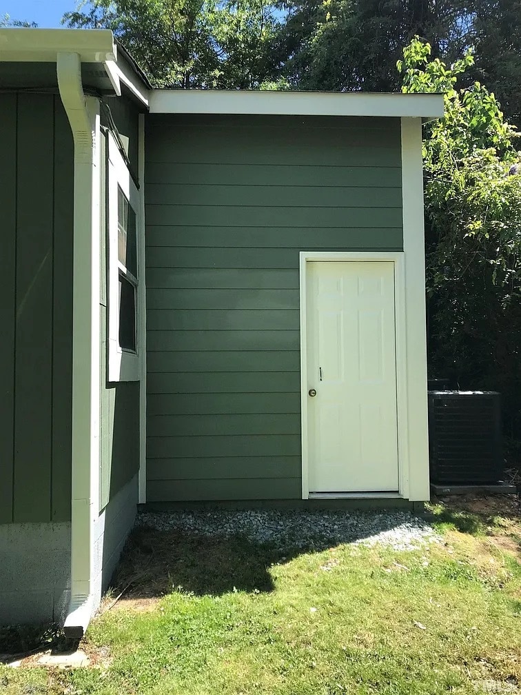 Outside storage space - 1920 E Main St