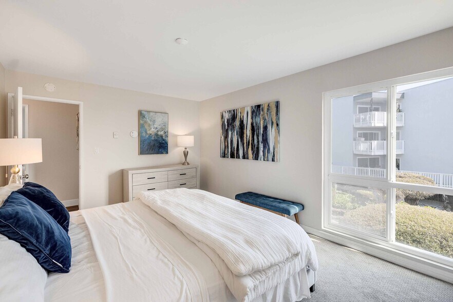 Building Photo - 650 The Village