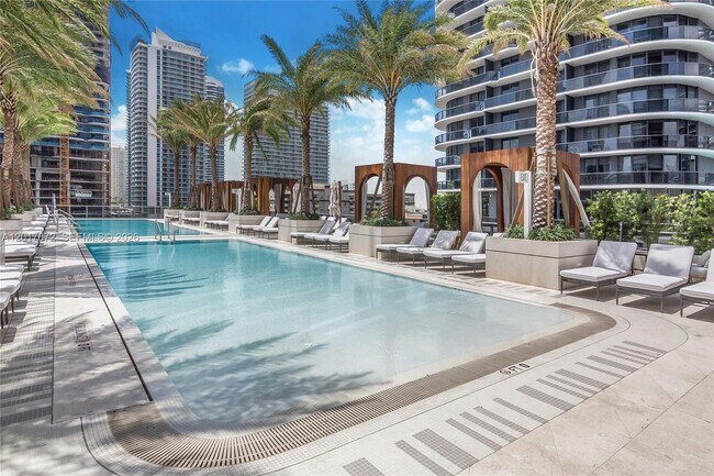 Building Photo - 801 S Miami Ave