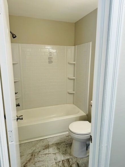 Building Photo - 5536 Flanders Ave