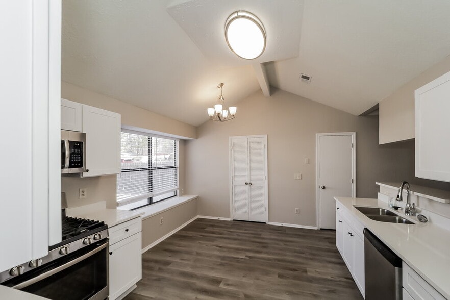 Building Photo - 7049 Ivy Pointe Row