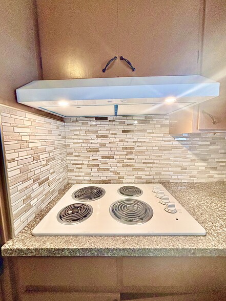 Building Photo - 676 Garland Ave