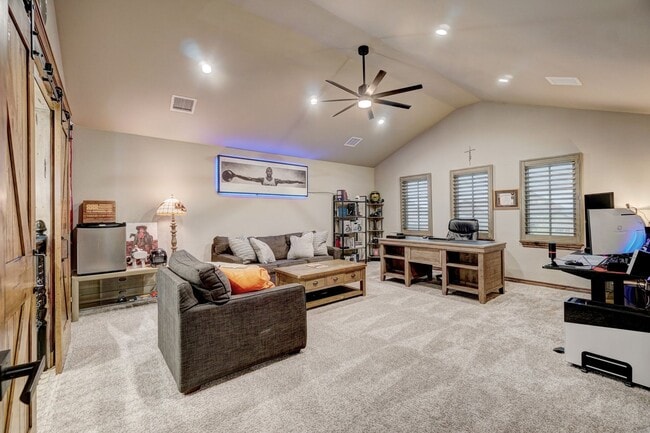 Building Photo - 4009 NE Realtree Dr