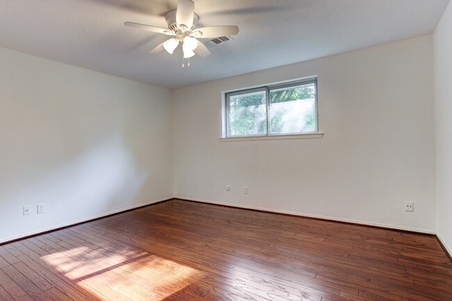 Building Photo - 10810 Ashcroft Dr