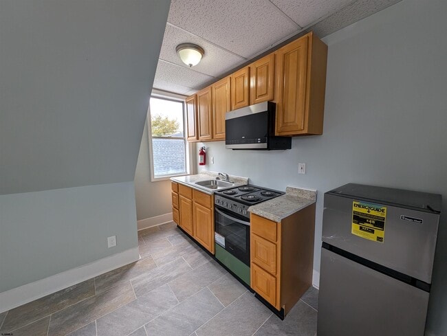 Building Photo - 16 N Iowa Ave