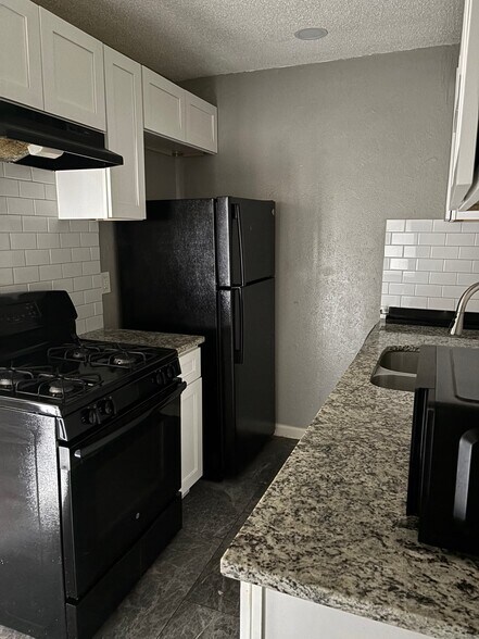Building Photo - 6012 Westridge Ln