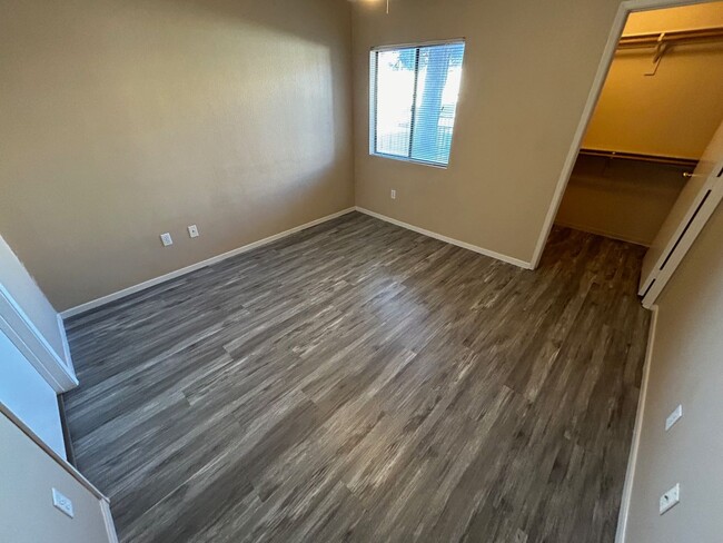 Building Photo - ADORABLE 1 BEDROOM 1 BATHROOM 1ST FLOOR CO...