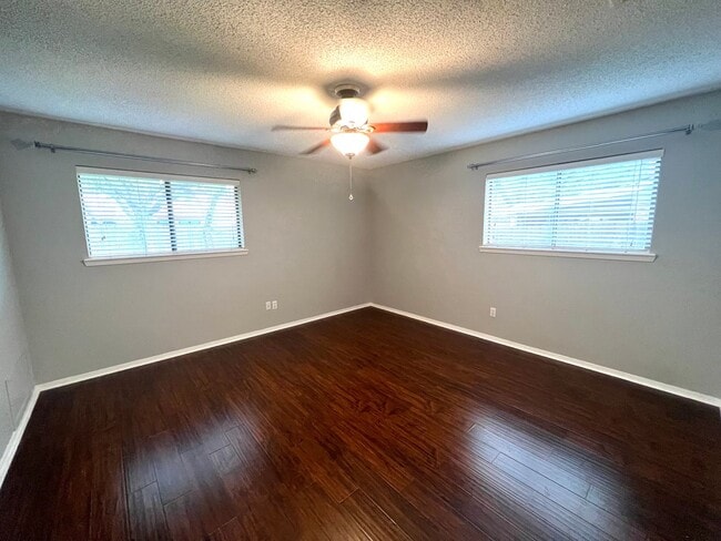 Building Photo - Charming single-story home with 4 bedrooms and 2 bathrooms for rent in neighborhood of Anderson M...