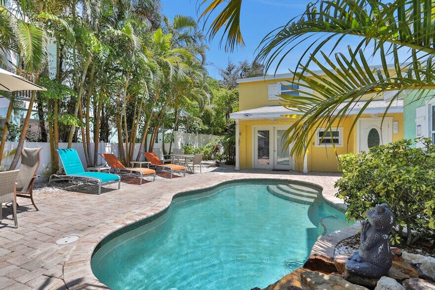 Building Photo - 103 4th St S