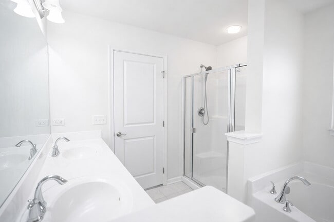 Building Photo - 3463 Bradbury Cir