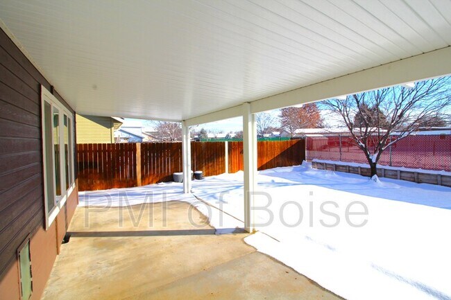 Building Photo - 639 E Willowbrook Dr