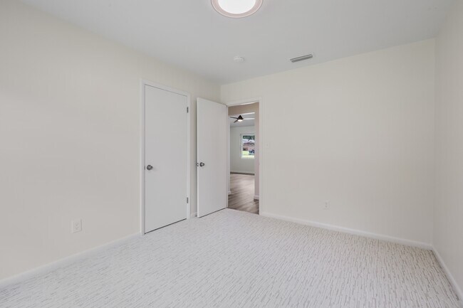 Building Photo - 2401 Jim Lee Rd