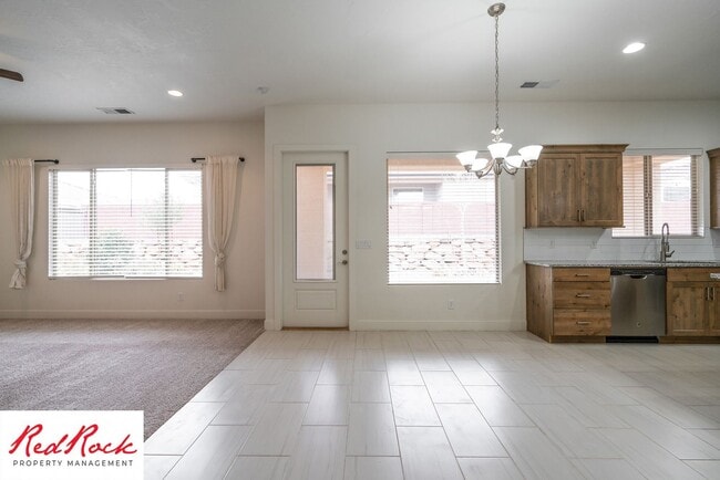 Building Photo - Pet Friendly 4 Bedroom Little Valley Home ...