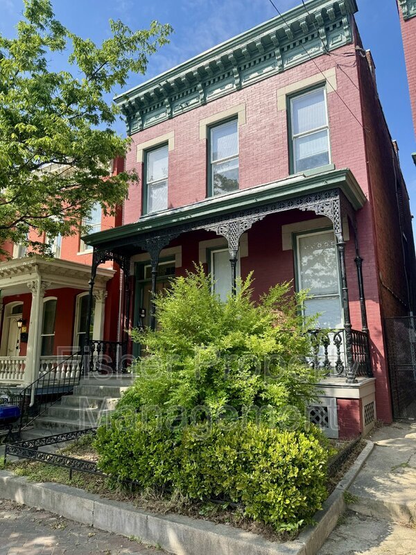 Primary Photo - 104 E Leigh St