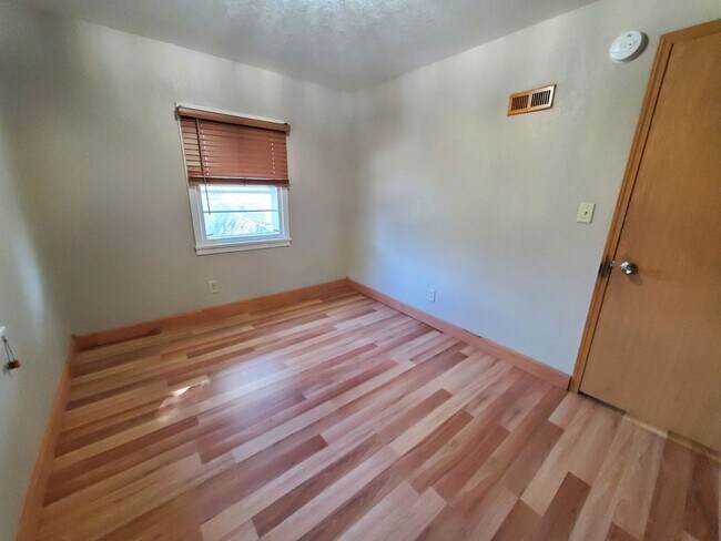 Building Photo - 1112-1114 BYRON AVE DUPLEX