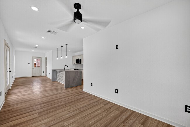 Building Photo - 3701 Hutchins St
