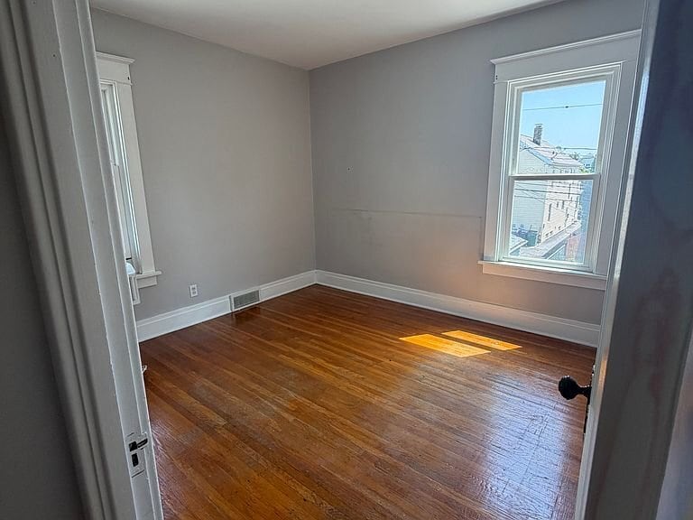 Building Photo - 15 Traymore St