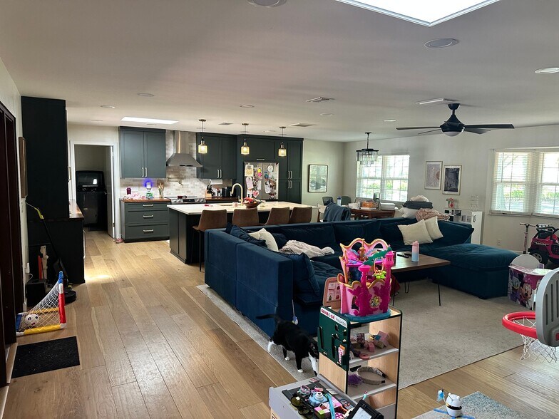 Building Photo - 3013 Sabal Rd