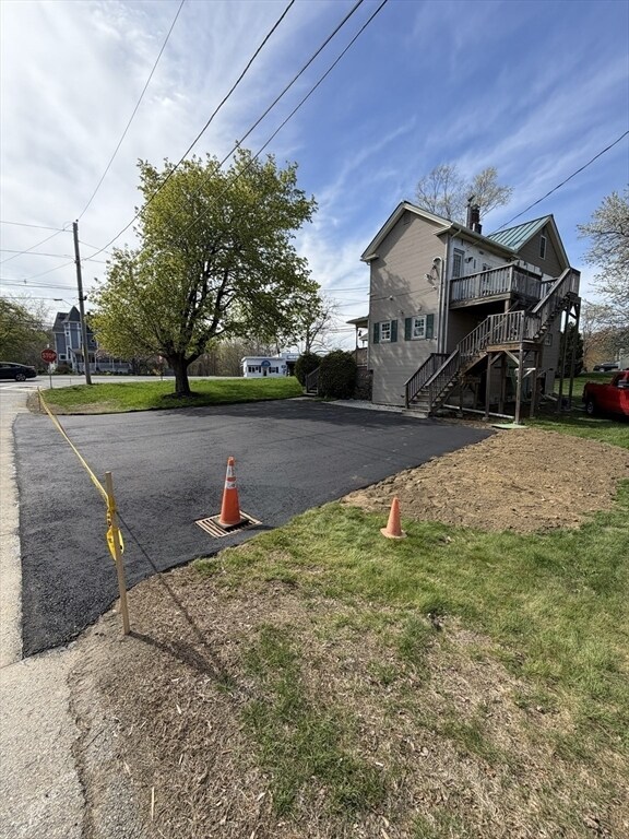 Building Photo - 326 N Main St